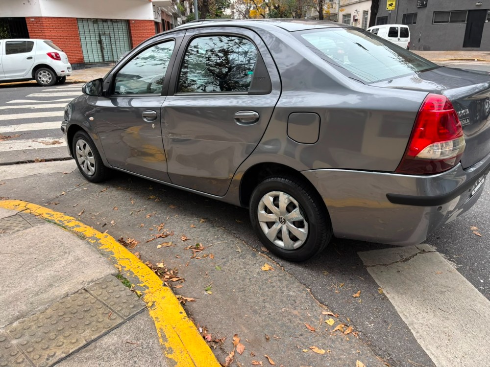 Toyota Etios 1.5 sedan Xs — foto 10